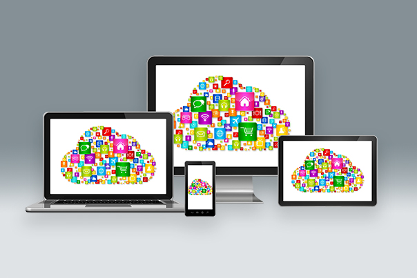 Bildschirme von PC, Laptop, Table und Handy auf denen verschiedene Apps in wolkenform abgebildet sind (verweist auf: Telemedien und Zuständigkeiten)